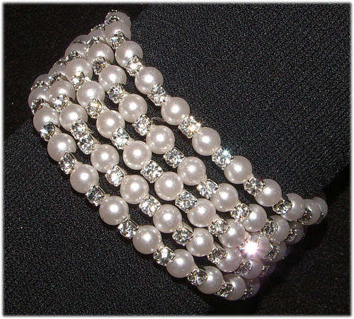 ***NEW*** BEAUTIFUL MULTI STRAND PEARL AND RHINESTONE BRACELET!