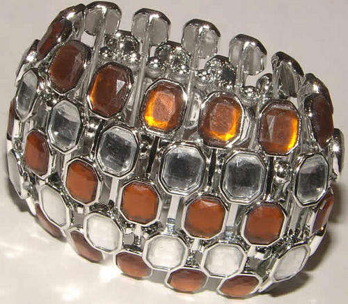 ***WOAW!!!***STUNNING BROAD  LUCITE BEAD STRETCHY BRACELET!