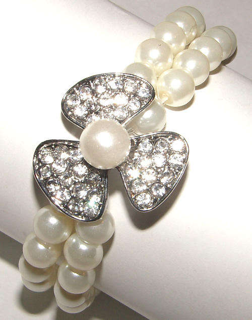 ***NEW*** BEAUTIFUL MULTI STRAND PEARL AND RHINESTONE BRACELET!