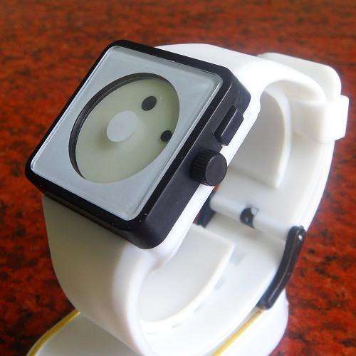 ***STRIKINGLY DIFFERENT*** SWEET JELLY WRIST WATCH!