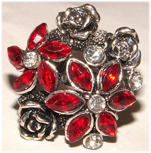 BEAUTIFUL RHINESTONE AND LUCITE BEAD DRESS RING - ***NEW***!