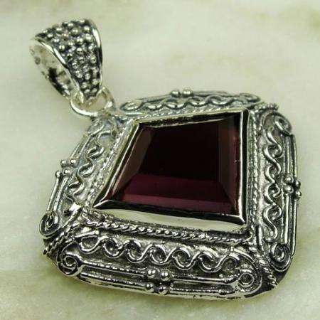 ***NATURAL GEMSTONES!!!***STUNNING NATURAL AMETHYST IN STERLING SILVER PENDANT!!!