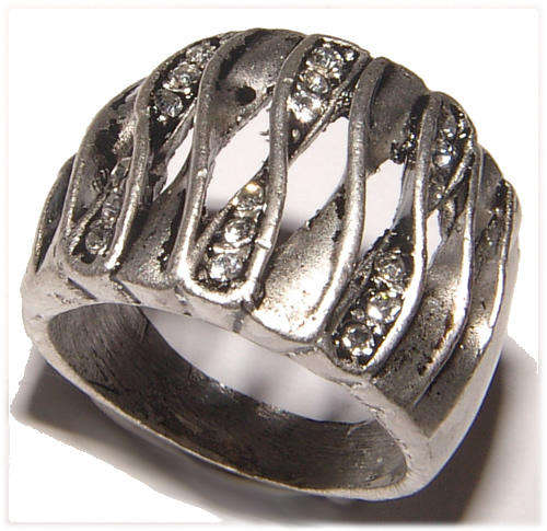 ***EYE CATCHING!!!*** PEWTER DRESS RING - NEW!