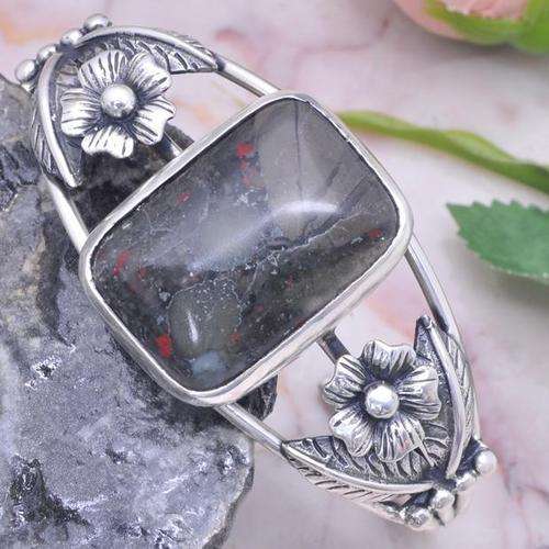 ***BEAUTIFUL VINTAGE STYLE!!*** NATURAL AFRICAN BLOODSTONE VINTAGE STYLE SILVER BANGLE!!