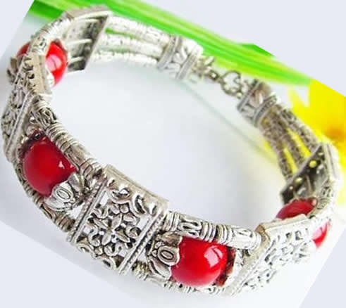 ***STUNNING DESIGN!!*** NATURAL JADE BRACELET!!