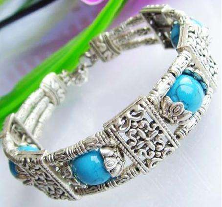 ***STUNNING DESIGN!!*** NATURAL JADE BRACELET!!