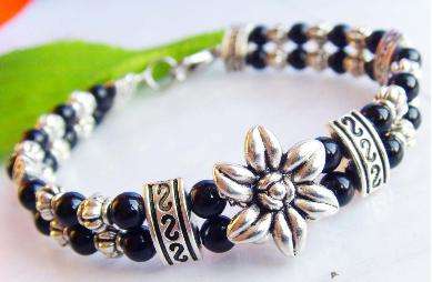 ***STUNNING DESIGN!!*** NATURAL JADE BRACELET!!