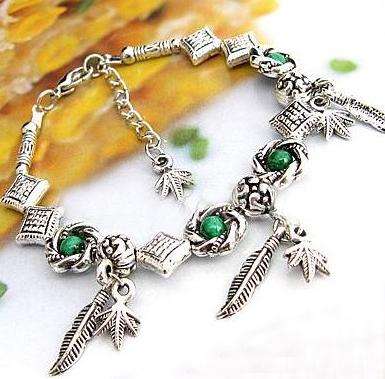 ***STUNNING DESIGN!!*** NATURAL JADE CHARM BRACELET!!