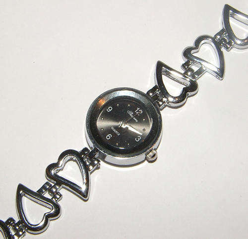 ELEGANT LADIES  WATCH FROM THE  SHUNRI QUARTZ  COLLECTION!