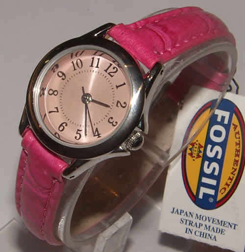 BEAUTIFUL WOMENS  FOSSIL WATCH WITH LEATHER STRAP