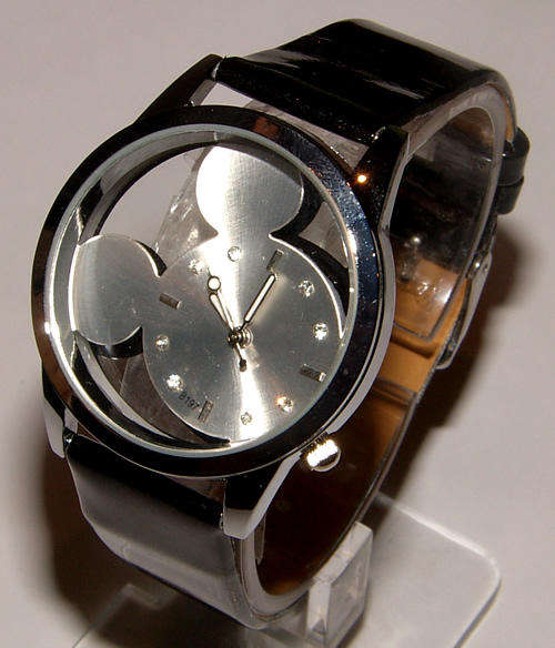 ***STRIKINGLY DIFFERENT*** ELEGANT BOLUN LADIES WRIST WATCH!