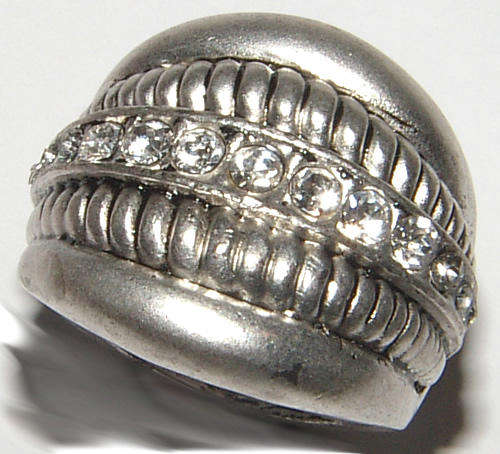 ***EYE CATCHING!!!*** PEWTER DRESS RING - NEW!