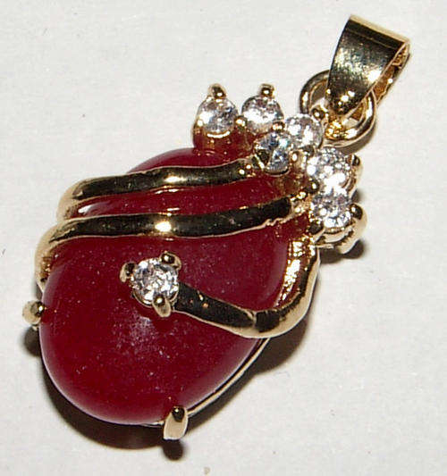 ***NATURAL GEMSTONES!!!*** NATURAL RUBY COLOUR JADE PENDANT WITH SWAROVSKI CRYSTALS!!!