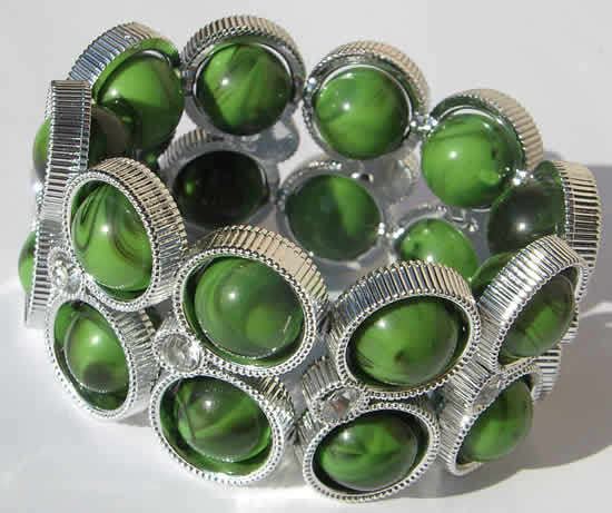 STUNNING BROAD  LUCITE BEAD STRETCHY BRACELET WITH RHINESTONES!