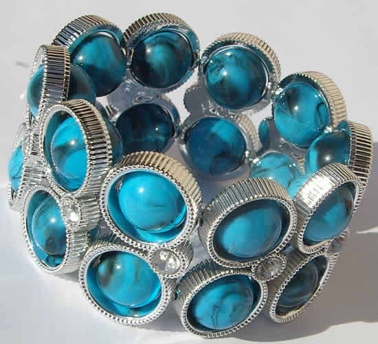 STUNNING BROAD  LUCITE BEAD STRETCHY BRACELET WITH RHINESTONES!