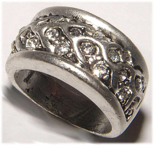 ***EYE CATCHING!!!*** PEWTER DRESS RING - NEW!