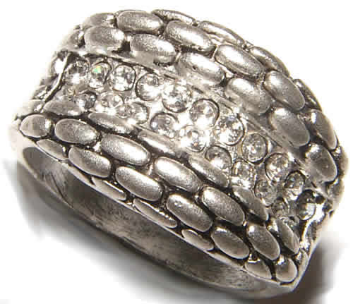 ***EYE CATCHING!!!*** PEWTER DRESS RING - NEW!