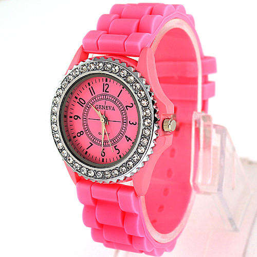 ***STRIKINGLY DIFFERENT*** SWEET SILICONE QUARTZ WRIST WATCH!