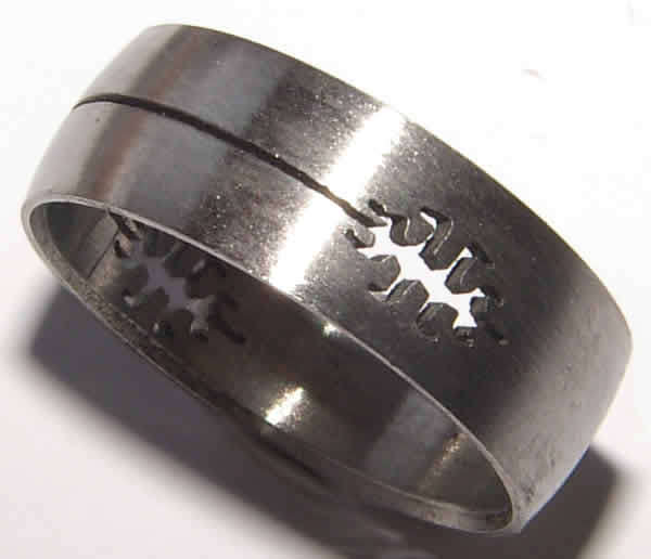 ***NEW*** SOLID STAINLESS STEEL  **LASER CUT ** BAND RING!.