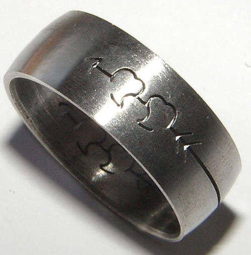 ***NEW*** SOLID STAINLESS STEEL  **LASER CUT ** BAND RING!.