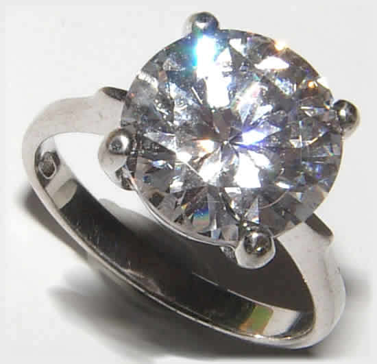 ***SPARKLING!!*** SOLITAIRE ENGAGEMENT RING - EXCELLENT QUALITY!