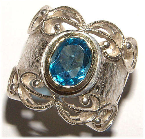 EXTRAORDINARY DESIGNER ITEM! - LONDON BLUE TOPAZ 9kt GOLD AND STERLING SILVER RING.