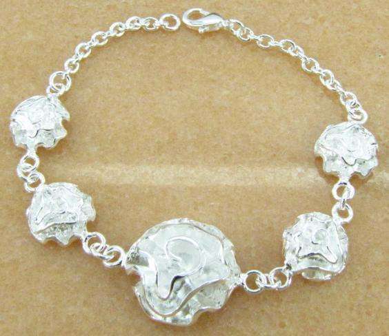 ***L@@@@K!!*** STUNNING SILVER BRACELET!!