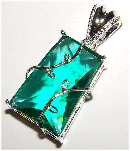 ***BEAUTIFUL COLOUR!!!*** BEAUTIFUL APATITE PENDANT !