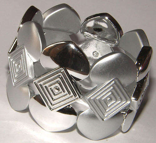 STUNNING COLOUR! BROAD  LUCITE BEAD STRETCHY BRACELET!