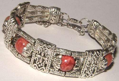 ***STUNNING DESIGN!!*** NATURAL JADE BRACELET!!