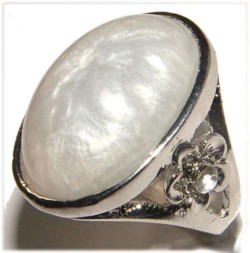 *** BOLD IS BEAUTIFUL!!*** SILVER  BLING  RING - NEW!