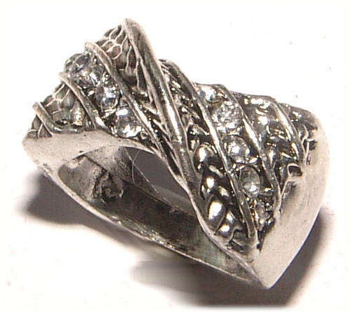 ***EYE CATCHING!!!*** PEWTER DRESS RING - NEW!