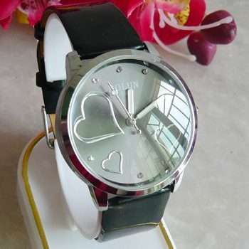 ***STRIKINGLY DIFFERENT*** ELEGANT BOLUN LADIES WRIST WATCH!