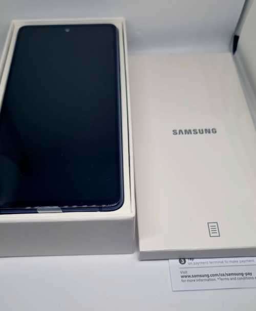 Samsung S20FE AS NEW 6 MONTHS YOUNG DUAL SIM ALL NETWORK