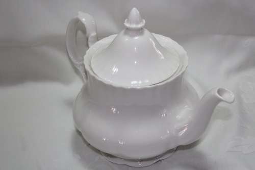 Stunning Royal Albert Reverie Crisp White  Large Teapot - No Damage!