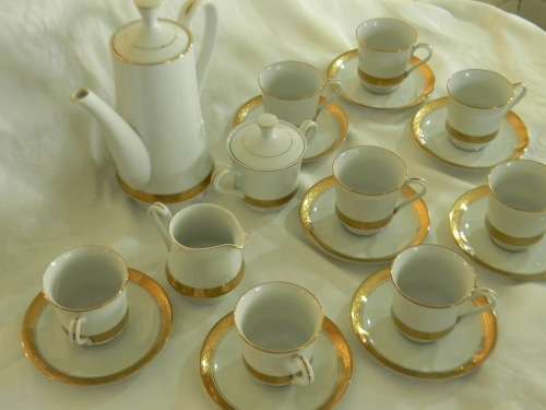 Stunning Unused 8 Place White and Gold Gilted 21 Piece Coffee Set - No Damage !