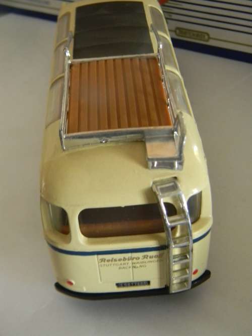 Sought After ! DINKY Collection Scale 1:43 in Box - Large 1950 Mercedes Benz Diesel Bus ! Rare !!!