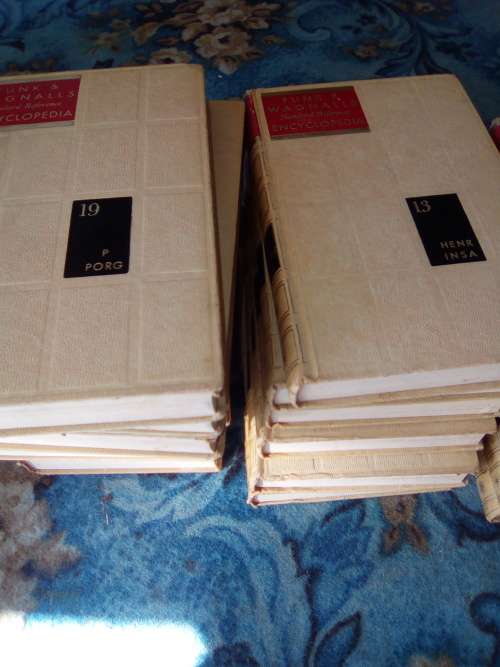 funk and wagnalls encyclopedia set of 25  just for nikki