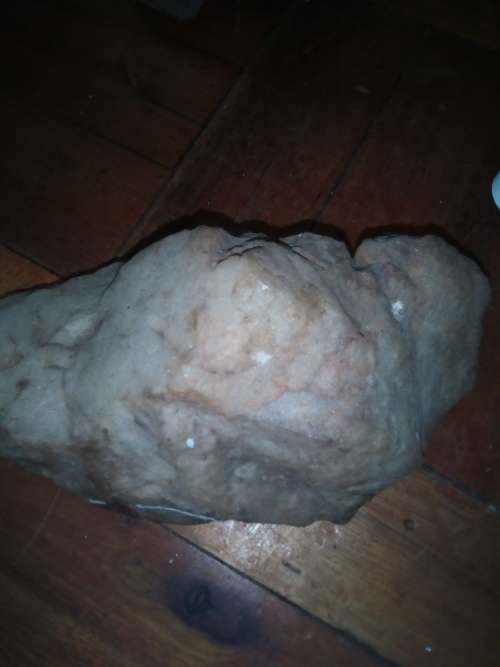 ROUGH GEMSTONE ROCK 3