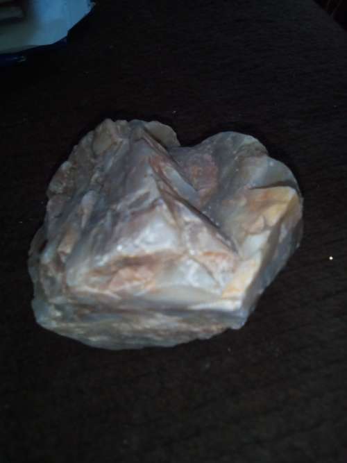ROUGH GEMSTONE ROCK 8