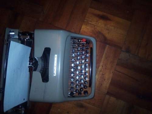 OLIVETTI STUDIO 44 TYPEWRITER IN CASE REDUCED