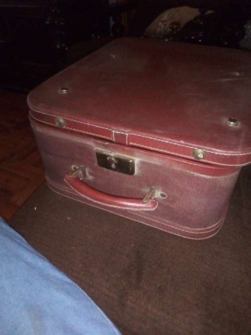 OLIVETTI STUDIO 44 TYPEWRITER IN CASE REDUCED