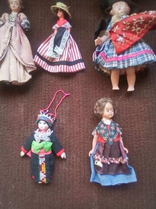 21 SMALL DOLLS