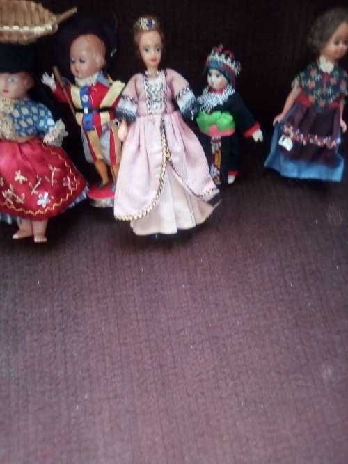 21 SMALL DOLLS