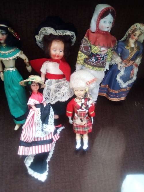 21 SMALL DOLLS