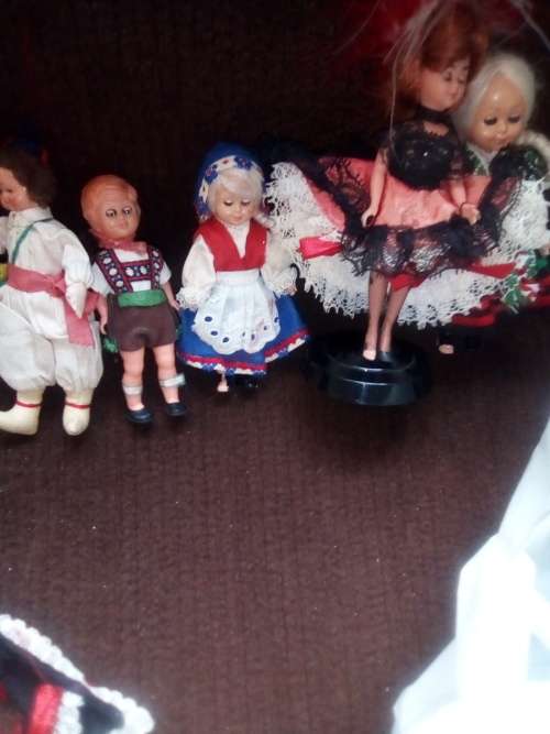 21 SMALL DOLLS
