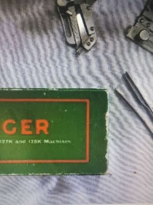 ANTIQUE SINGER HAND CRANK MACHINE