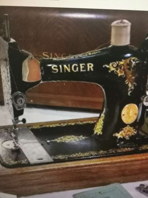 ANTIQUE SINGER HAND CRANK MACHINE