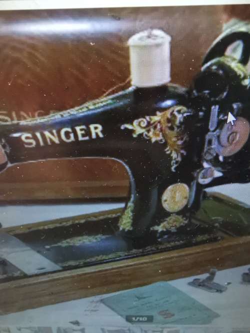 ANTIQUE SINGER HAND CRANK MACHINE