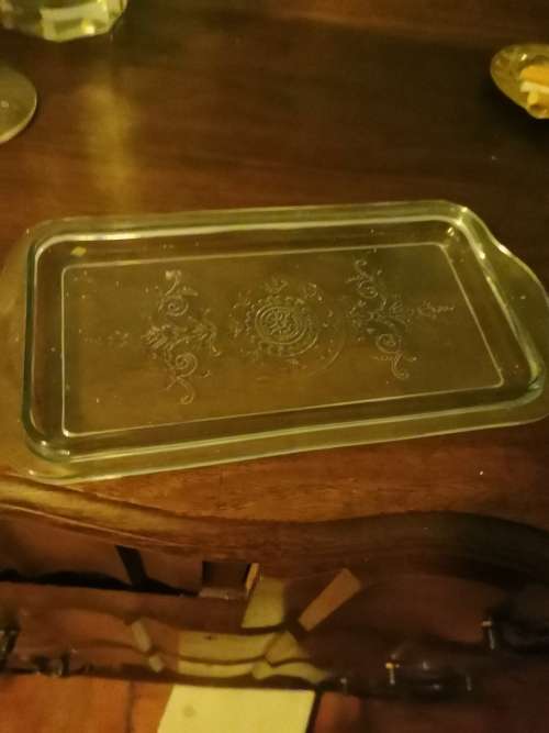 GLASS  OVEN  PYREX DISH